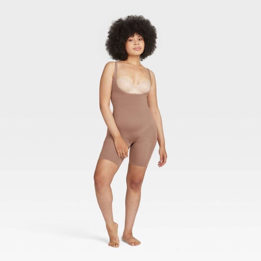 SPANXsculpt Women's Open Bust Mid-Thigh Bodysuit Shaper - Cafe Au Lait M
